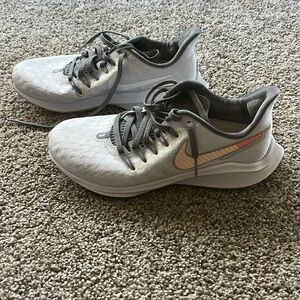 EUC Nike Zoom Vomero 14